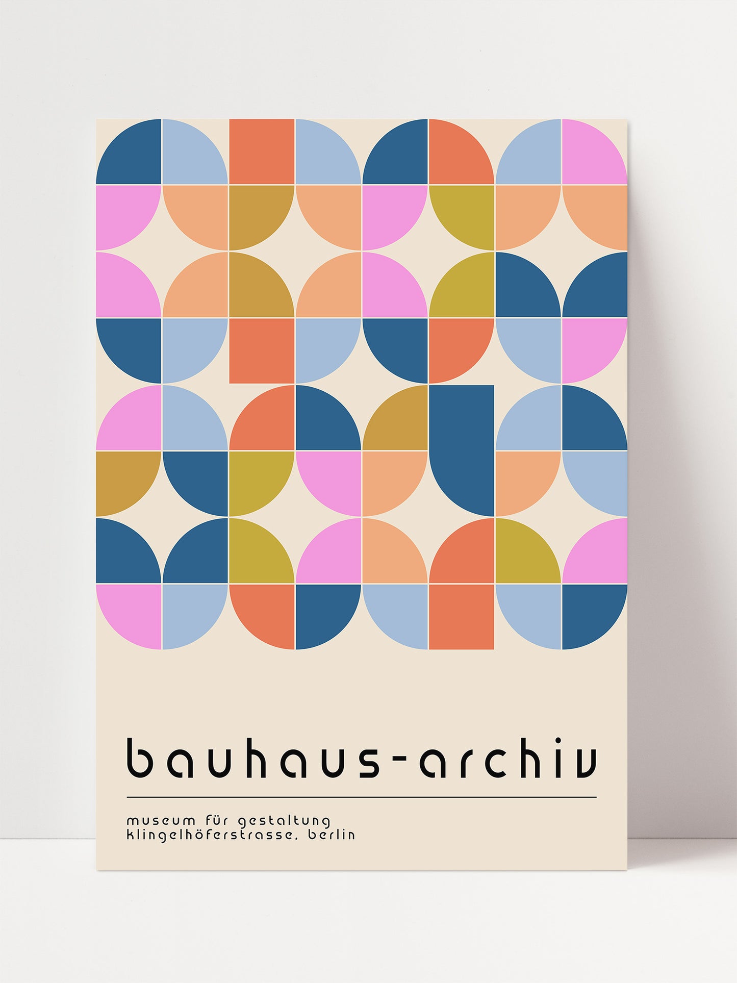 The image is a poster for the Bauhaus-archiv, a museum in Berlin, Germany. The poster features a geometric pattern of overlapping circles in various colors, including shades of blue, pink, orange, and yellow. The text on the poster reads "Bauhaus-archiv" and "museum für gestaltung, klinghalftforschung, berlin".